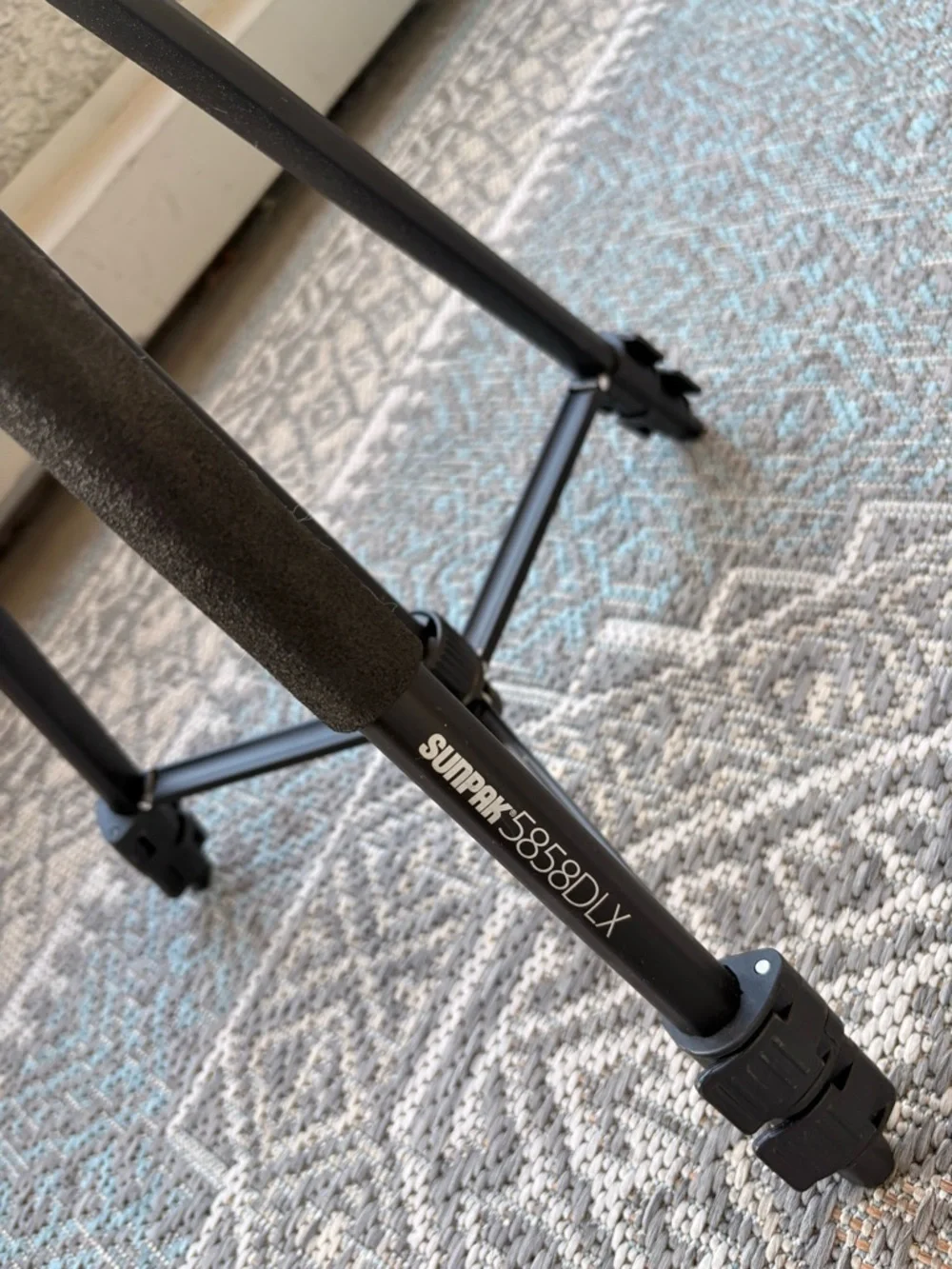 Sunpak 5858DLX Aluminum Tripod Black